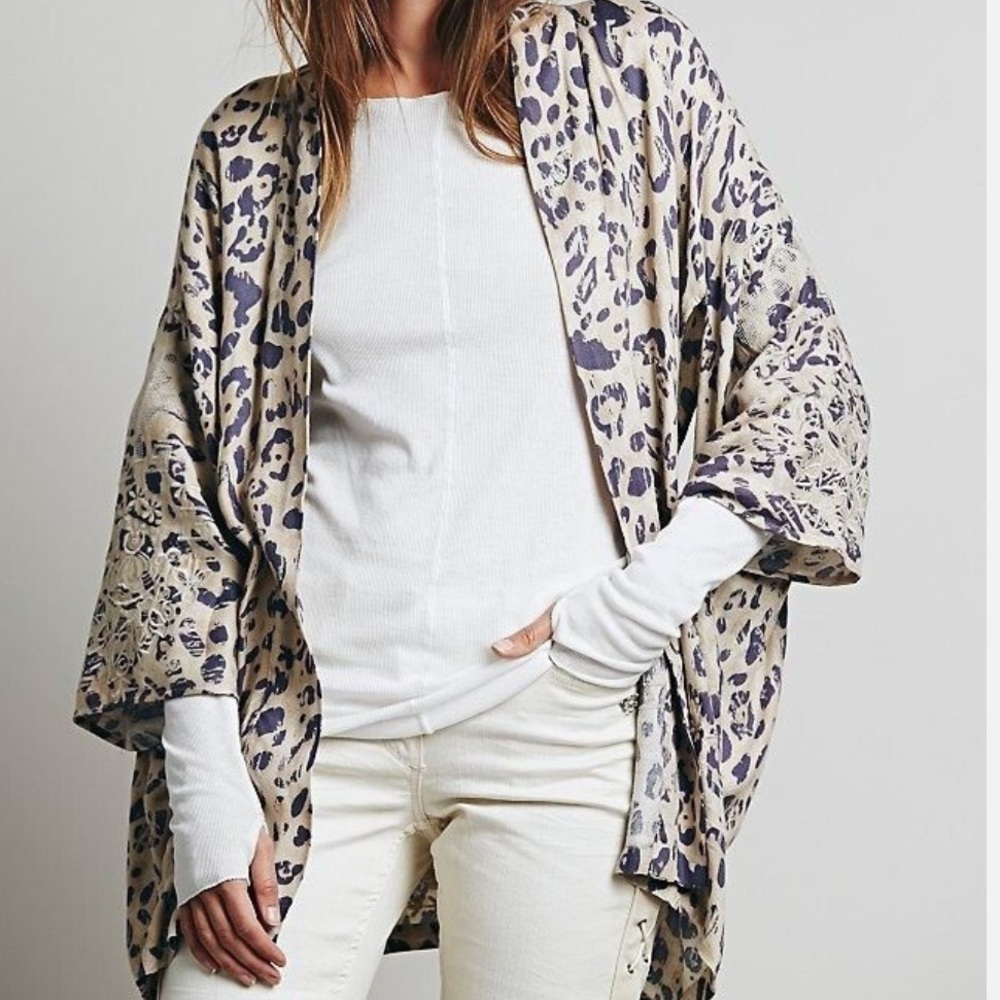 Spell Gypsy Collective Wild Ones Short Kimono Robe Animal Print Vintage